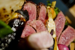 炭火焼き、近江牛カメの甲&経産熟成リブロース